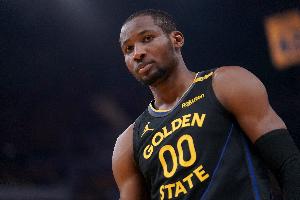 😮库明加直面裁判对峙抱怨判罚 被直接驱逐！