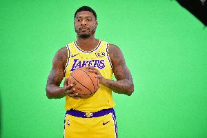 斯玛特：季前赛将打25分钟左右 没必要在热身阶段就耗尽所有油