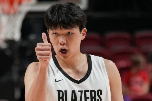 状态越来越好！媒体人：杨瀚森三分回应 他的远投真是自信发炮