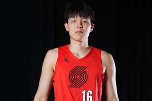 媒体人：比卢普斯把瀚森当空间型内线用 小杨训练中的3分应该稳定