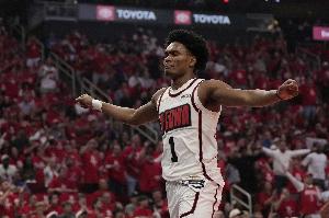 杀气腾腾！阿门上半场6中3得14分3板3助&罚球7中7 和老六爆冲突