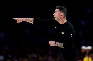 湖人末节被打一波37-8遭逆转 季前赛战绩1胜4负 仅赢勇士