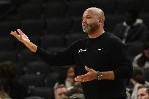 比克斯塔夫：看到球员找到比赛节奏感觉很棒 杜伦表现很出色