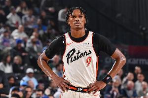 比克斯塔夫谈让奥萨尔打控卫：他节奏更快 也让CC有更多调整空间