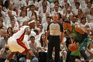 皮尔斯：和老詹竞争成就了我！我需要他 我觉得他也需要我