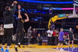 调皮😂！东契奇赛前热身：来防我呀！然后调高弧度三分空心命中