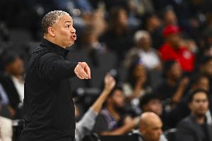 卢：每场11人轮换不现实 无缘出场的球员可能每场都不同