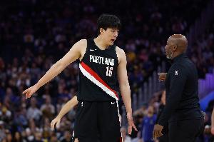 杨瀚森：我经常会去看网友的评论 有做得不好的就会改正&好好训练