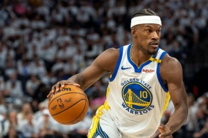 媒体人：原以为湖人最大缺口在内线 结果侧翼被巴特勒库明加冲烂