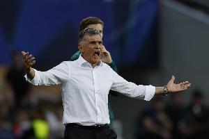 奥林匹亚科斯主帅谈红牌：当球队渐入佳境，有人把我们踢出比赛