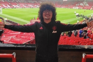 邮报：曼联决定对袭击网红的球迷处以无限期禁止入场的处罚