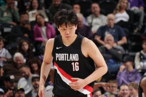 昨天给杨瀚森嘱咐了什么？刘维伟：心态一定调整好 不要期望太高