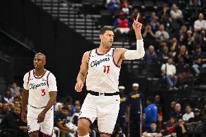 高炮台！大洛佩斯半场3记三分球拿下9分2板1断