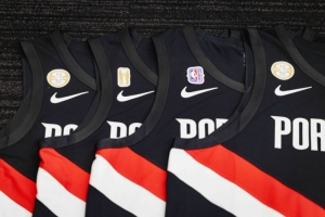 专属球衣！杨瀚森将身穿新秀标识球衣 克林根&霍勒迪也有对应标识