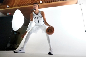 怪物啊！加内特：文班亚马看起来像是KD和奥尼尔的结合体