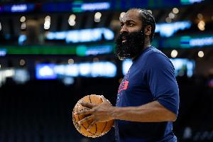 首节落后24分！船记：快船看起来已经输了 仿佛从未一起打过球