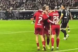暖心🤗维尔茨完成利物浦生涯首个助攻后，队友纷纷献上拥抱鼓励