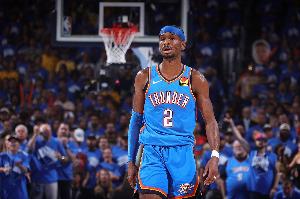 本赛季首个50+就这么来了！亚历山大爆砍51分 双加时还没结束