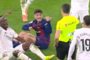 佩德里过掉卡马文加后趟大放铲染第2黄 惊讶投诉卡马拉他球衣🧐