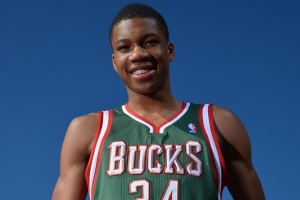 12年前的今天！字母哥完成首秀 当年瘦弱的他出场4分钟拿到1分