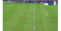 海港1-0领先浙江！刘浩帆解围变铲射自摆乌龙，门将无奈摇头