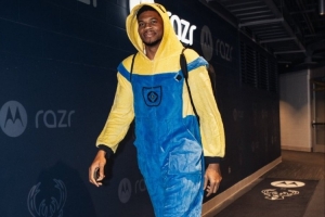 🎃万圣节来啦！字母哥爆改“小黄人” 希腊怪兽秒变萌神！