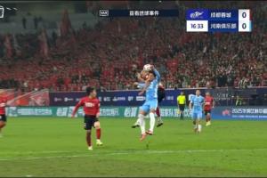 蓉城全队抗议！胡荷韬进球被吹，主裁艾堃坚持河南手球犯规在先