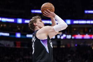 铁麻了！爵士上半场三分球20投仅4中