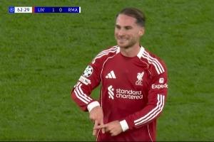 虾仁猪心😅麦卡进球确认有效后，模仿阿诺德庆祝并冲场边送飞吻