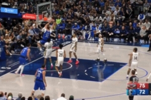 这才是状元之姿！弗拉格低位单打突破内线 暴力灌篮