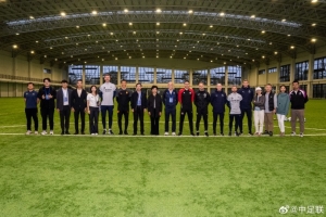 中足联携携于大宝、英超俱乐部讲师，参观中国足球训练基地