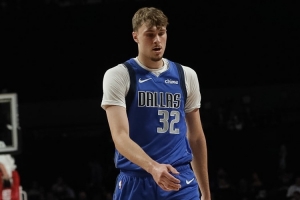 弗拉格谈被拉衣服没吹：这是个学习的时刻 不想由裁判决定胜负