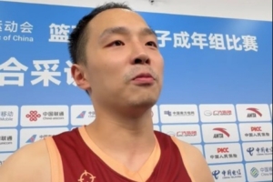 王奕博回应徐杰带他们吃宵夜： 没有 也就找了个地儿喝气泡水