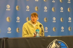 弗拉格谈右手拇指伤势：上场比赛扭到了 没什么大问题