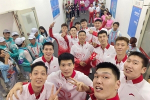 胡明轩：每一分拼下来的努力都值得💪 这块金牌属于我们所有人