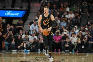 打铁二人组！梅里尔&普罗克特半场12中1 合计仅得2分1板3助1断