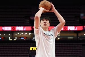 下半场净胜24分👏杨瀚森G联盟首秀先抑后扬砍8分13板4助1断1帽