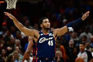 末节14分定胜局！米切尔21中10砍全场最高30分外加5板5助