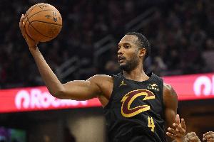 莫布里：努力应对各种变化每天争取进步 天空是我们的极限