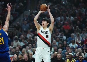 💥三分再轰！杨瀚森关键时刻连中两记三分 追到1分分差！