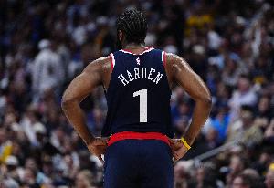 怀特：我们或许应该在最后一次防守中犯规 很高兴哈登没投进