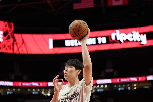 媒体人：瀚森还是要打得更独一些 若不主动要球 只能跟着折返跑