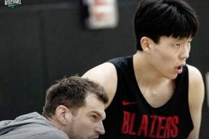 队记：担心杨瀚森不理解教练的意图 解决沟通问题他就能跟上节奏