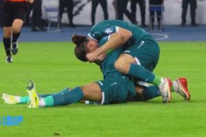 天堂地狱！伊拉克读秒绝杀全队拥抱喜极而泣，阿联酋球迷哭成泪人