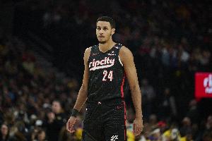 开拓者VS太阳首发：霍勒迪缺阵克里斯·穆雷提上首发 搭档克林根