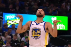 🤣哪里来的小学生？库里投中三分后抽抽鬼脸嘲讽萨格斯