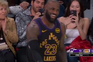 😍全员笑开花！詹姆斯助攻文森特压哨三分！