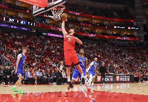 🤩申京连续三场至少25分10板5助 火箭队史首人