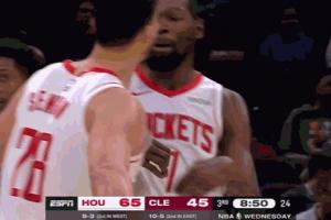 申京勾手打进兴奋和杜兰特壮胸庆祝 后者没准备好被撞一趔趄🤣