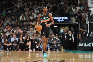 扛起球队！文班已缺阵3场 期间福克斯场均26.7分7.7助&马刺3连胜